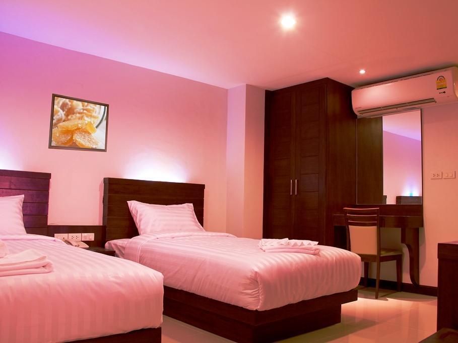 Oyo 373 Mc Ginger House Hotel Patong Екстериор снимка