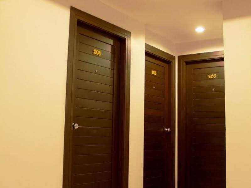 Oyo 373 Mc Ginger House Hotel Patong Екстериор снимка