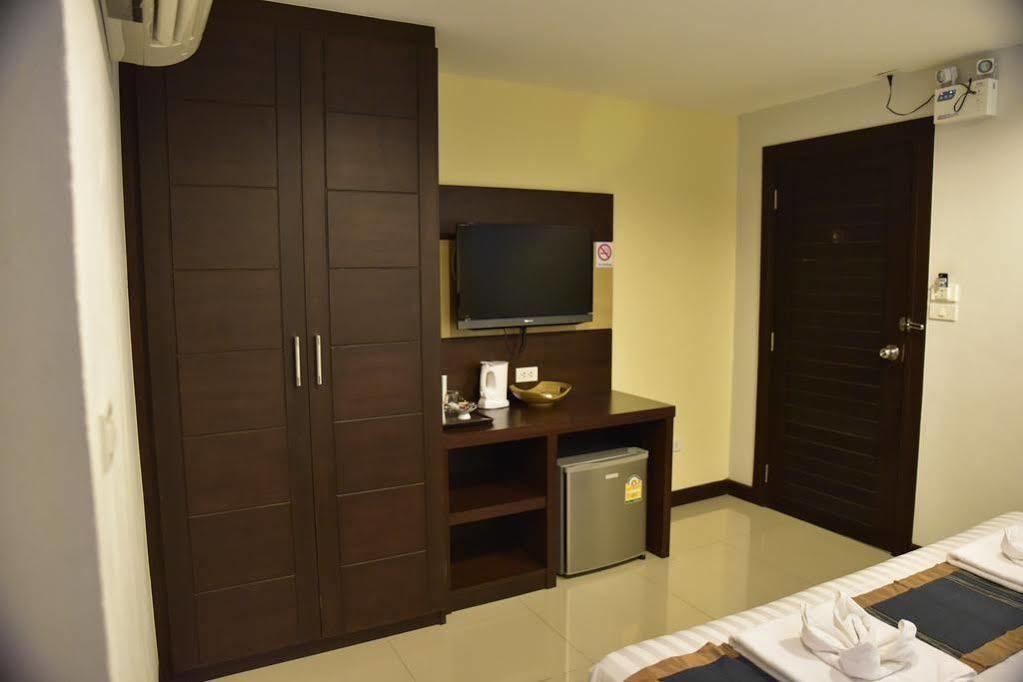 Oyo 373 Mc Ginger House Hotel Patong Екстериор снимка
